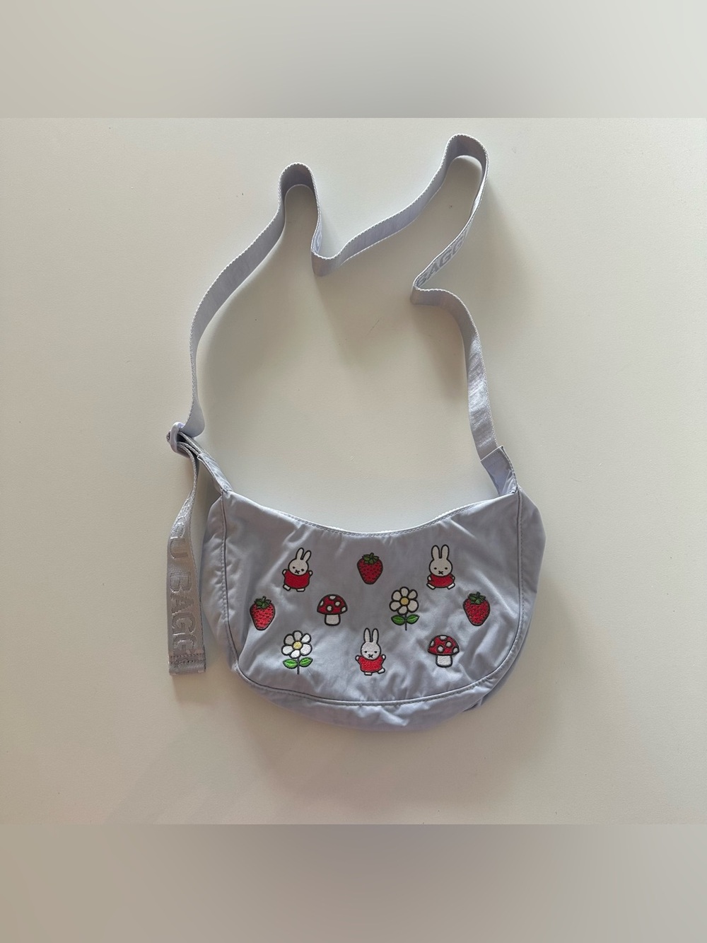 NEW Baggu Miffy Small Nylon Crescent Bag Embroidered Lavender Purse Crossbody
N